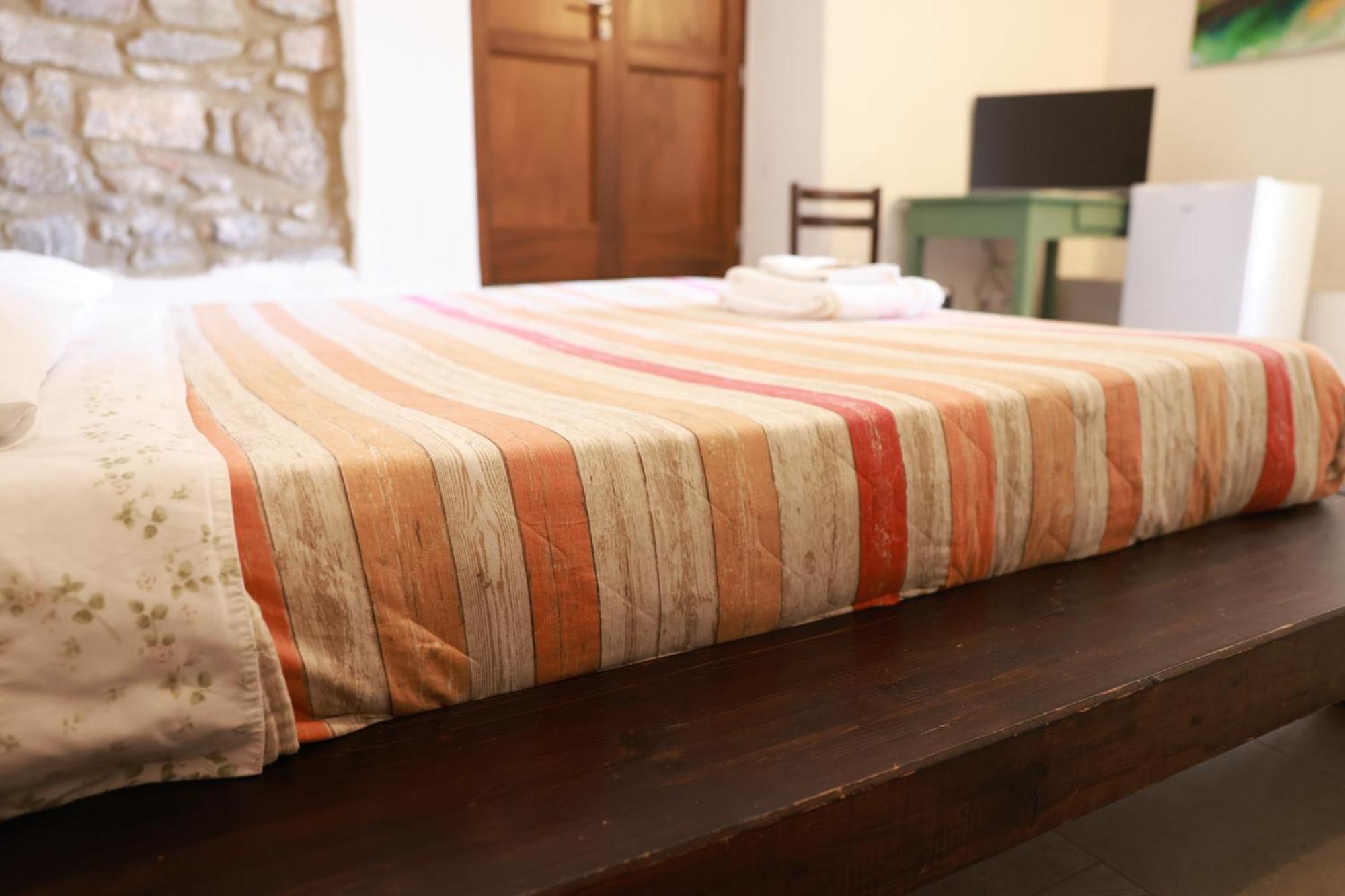 Affittacamere Borgo Degli Artisti Boutique Rooms Serricciolo Exterior foto