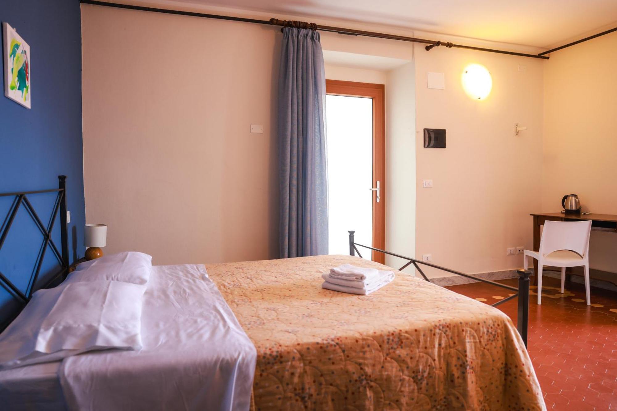 Affittacamere Borgo Degli Artisti Boutique Rooms Serricciolo Exterior foto